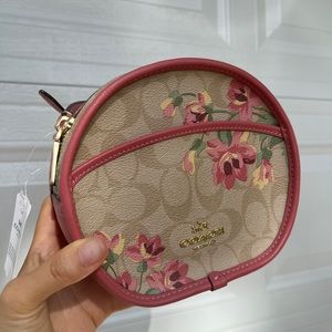 Coach Limited CANTEEN CROSSBODY IN SIGNATURE CANVAS WITH LILY PRINT F72803)